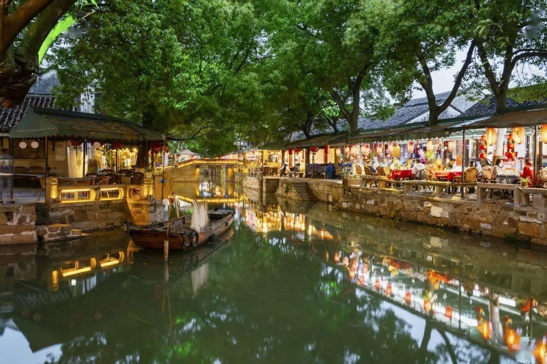 逃离违建房屋